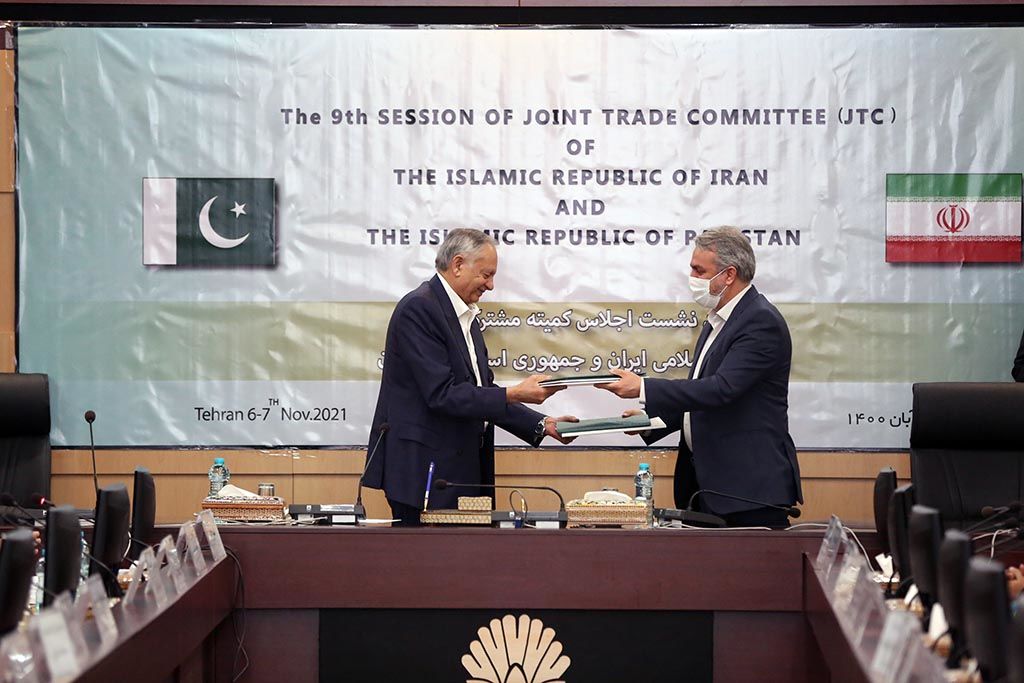 امضای سه موافقتنامه تجاری میان ایران و پاکستان/ هدف گذاری ۵ میلیارد دلاری در دو سال آینده