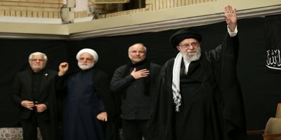 حضور رهبر انقلاب در مراسم عزاداری شب عاشورا در حسینیه امام خمینی (ره)