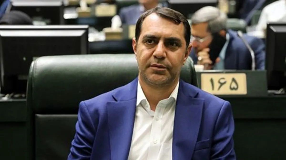 نماینده مجلس: بسیاری از ایرانیان به دلیل شرایط موجود دنبال فروش خانه و مهاجرت هستند