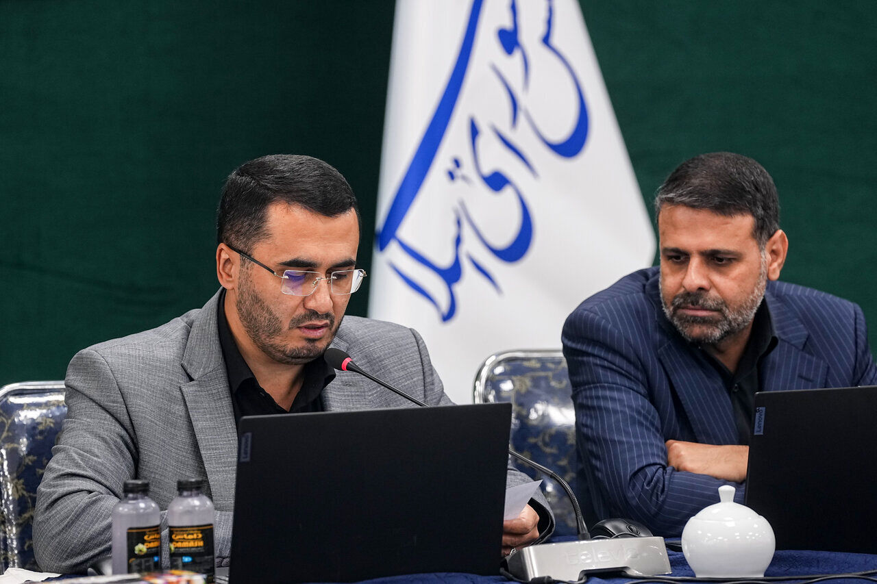تصاویر نشست مجازی مجلس دوازدهم/ فضای جلسه وبیناری با حضور وکلای بهارستان/ خانم نماینده هم در جایگاه هیات رییسه حضور داشت