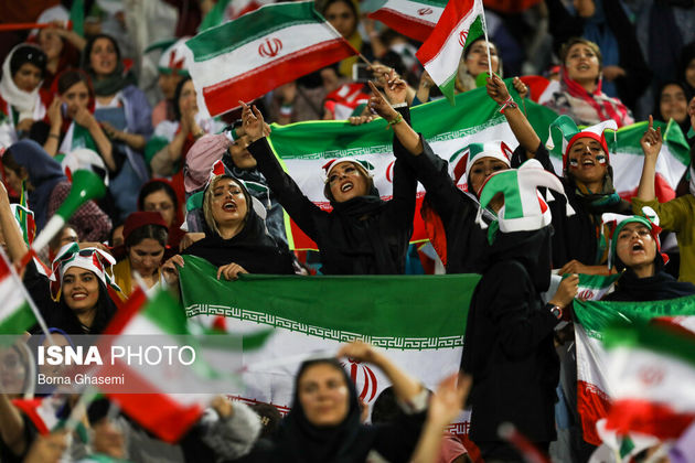 منتخب تصاویر نخستین حضور قانونی زنان ایرانی در ورزشگاه آزادی