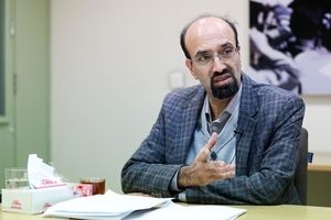 خیرخواهان: راهکار خروج از اعتراضات، بازنگری در قواعد حکمرانی است نه اقدامات مقطعی اقتصادی | برای رفع بحرانِ تحریم‌ها، انعطاف نشان دهیم  