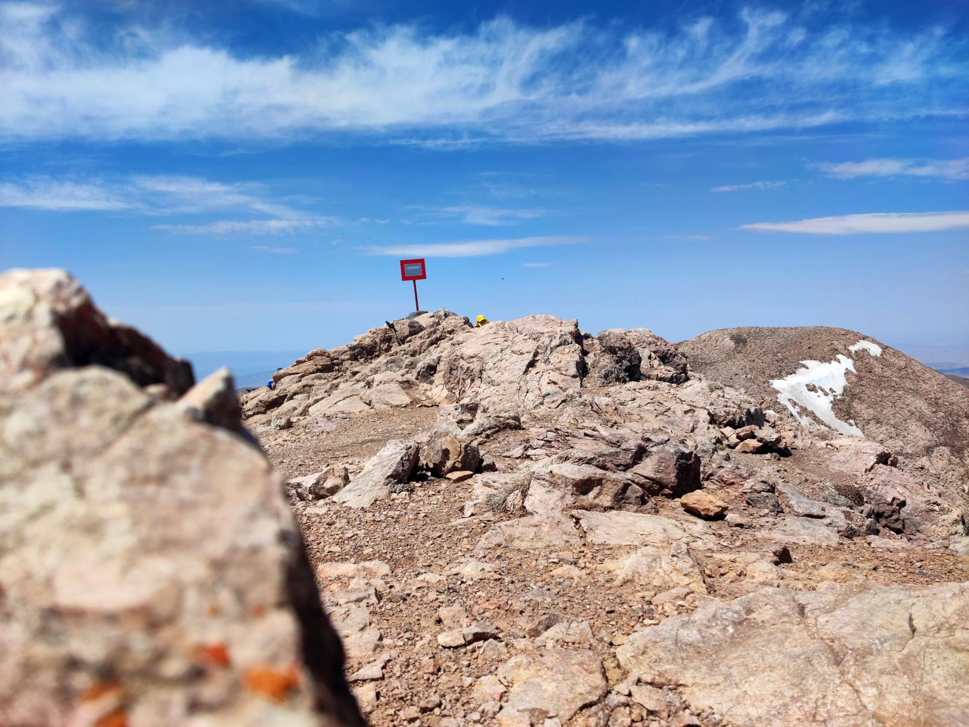 تصاویر نگران‌کننده از خشکی بی‌سابقه بینالود/ نشانه‌ای دیگر از تغییرات اقلیمی + فیلم