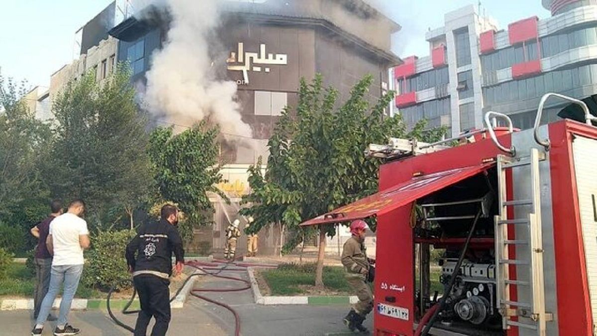 آتش‌سوزی هولناک نمایشگاه مبلیران در تهران + فیلم