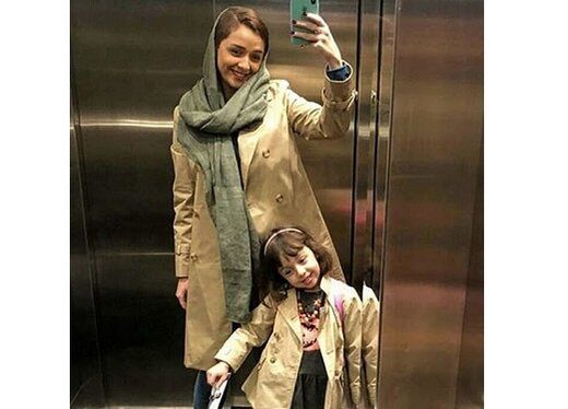 جدیدترین سلفی بازیگر معروف به همراه دخترش+عکس