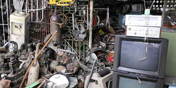 زندگی ایرانی‌ها در مدارِ «دست‌دوم‌ها» | بازاری که هر روز شلوغ‌تر می‌شود | تورم، خرید وسایل نو را تبدیل به رؤیا کرده است