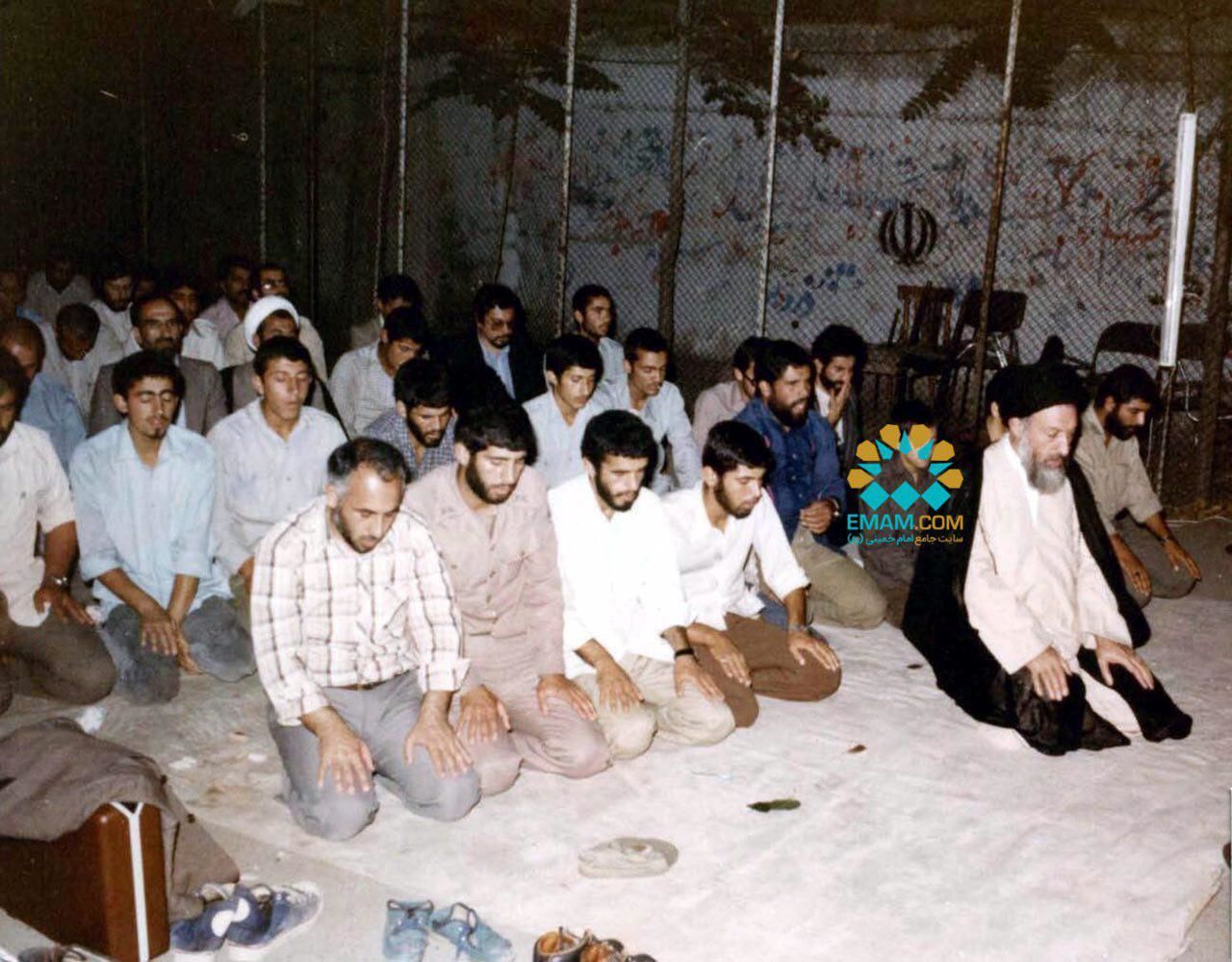 آخرین نماز شهید بهشتی قبل از شهادت + عکس