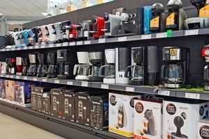 پشت‌پرده رونق بازار لوازم خانگی «پشت‌ِ ویترینی» | پازوکی: ویترین‌فروشی قبلا برای کالاهای خارجی بود | رجایی: مراقب کالاهای تعمیر شده باشید