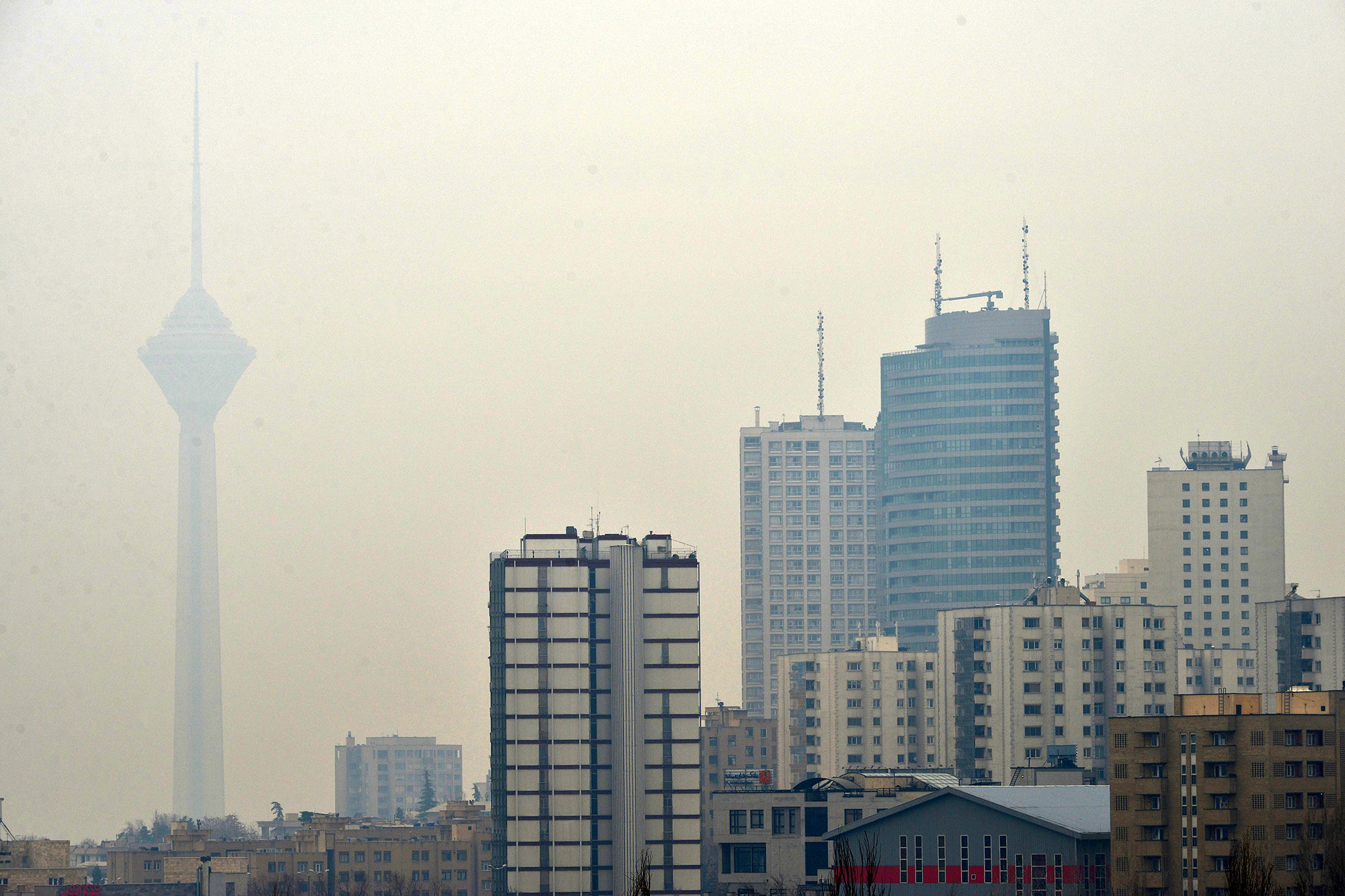 آسمان پایتخت؛ همچنان آلوده و غبارآلود

