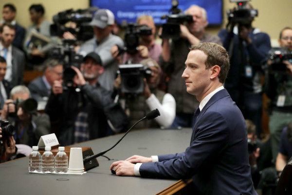 زاکربرگ تأیید کرد: فیسبوک اطلاعات کاربران ثبت نام نکرده را هم در اختیار دارد