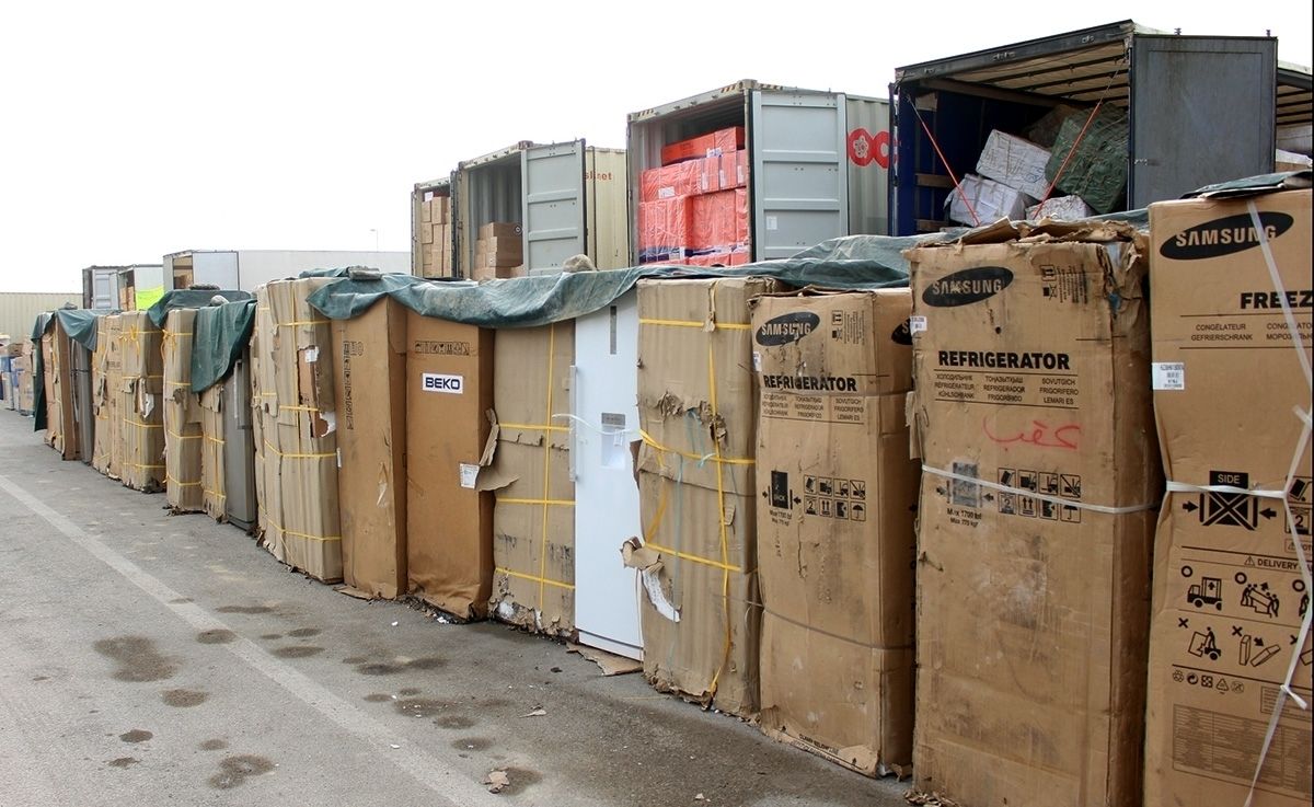 واردات لوازم خانگی خارجی با کولبری و ته‌لنجی | پازوکی: اصالت کالاها قابل تائید نیست | اوجاقی: نمی‌توان کولبری را متوقف کرد