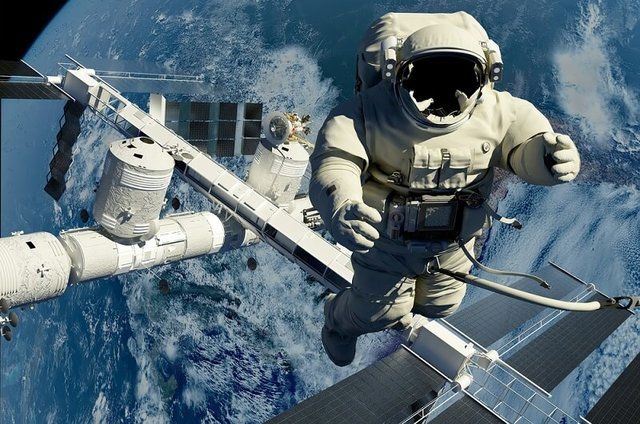 دستمزد فضانوردان چقدر است ؟