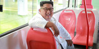 اخراج بدل رهبر کره شمالی از ویتنام ! +عکس