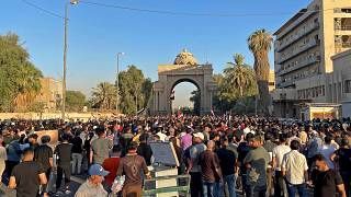 ورود معترضان به پارلمان عراق با شعارهای ضد ایرانی!