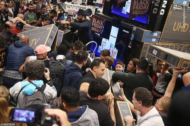 Black Friday 2019 ؛ تصاویر جالبی از «جمعه سیاه»