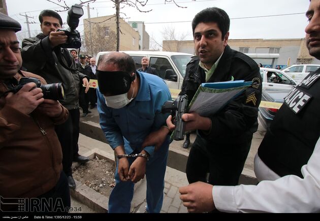 بازسازی صحنه سرقت مسلحانه از طلافروشی