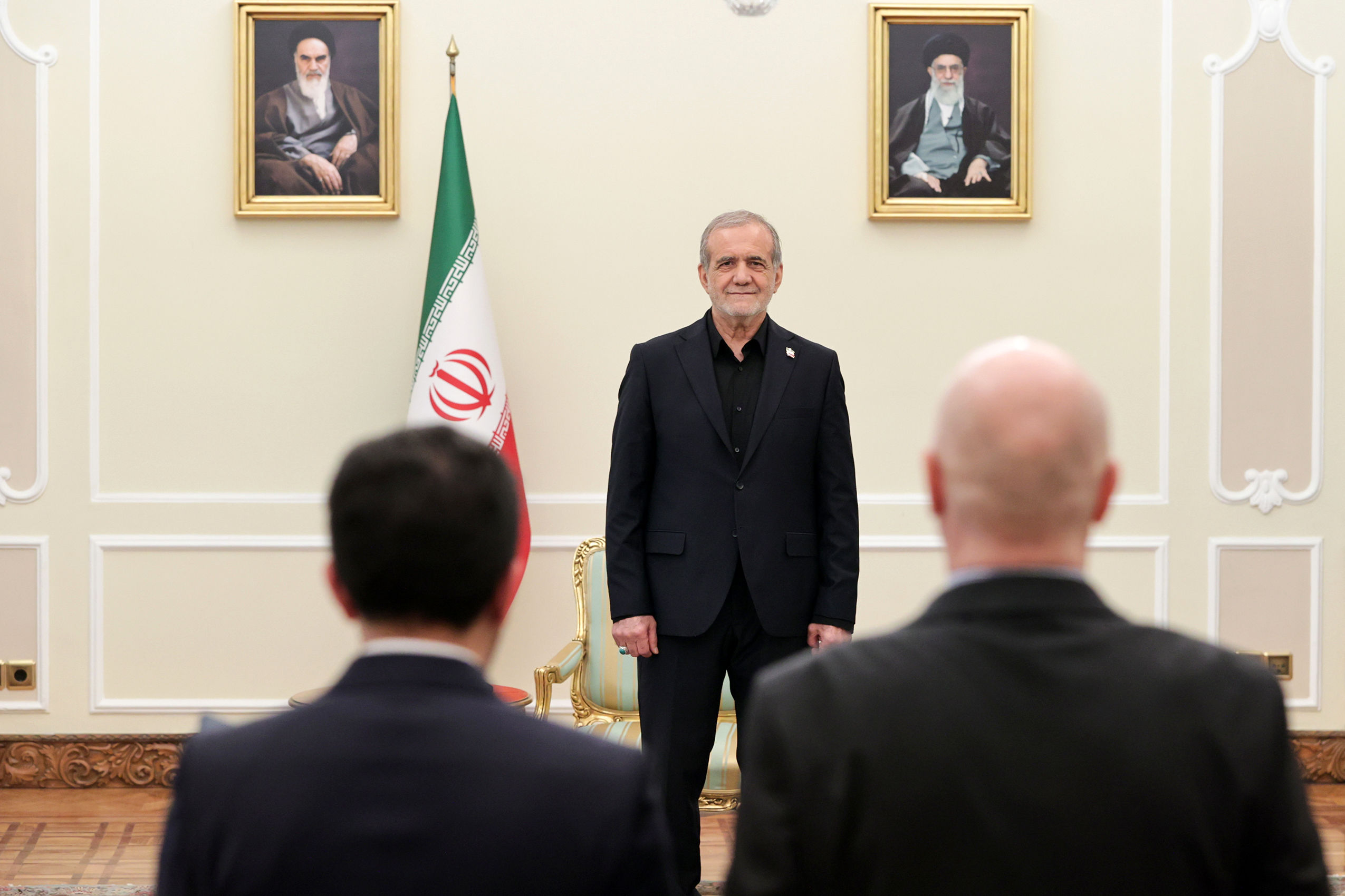 تصاویر | تسلیم استوارنامه سفرای کشورها به پزشکیان