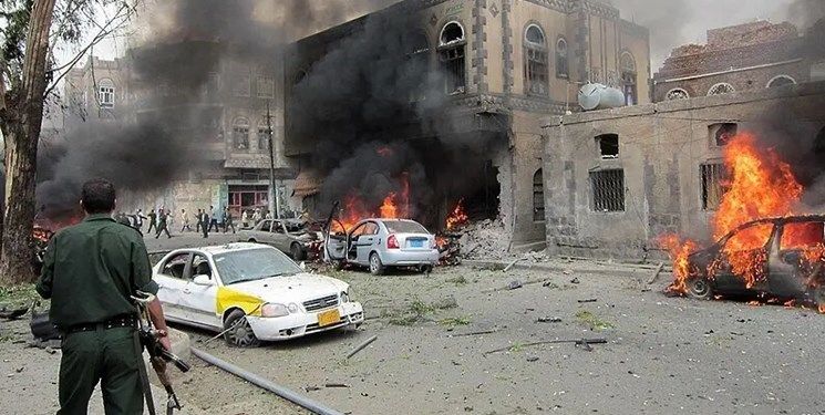 یک خودروی نظامی هدف انفجار بمب قرار گرفت!