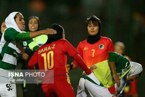 تصاویر زدوخورد دختران فوتبالیست در مسابقات لیگ برتر