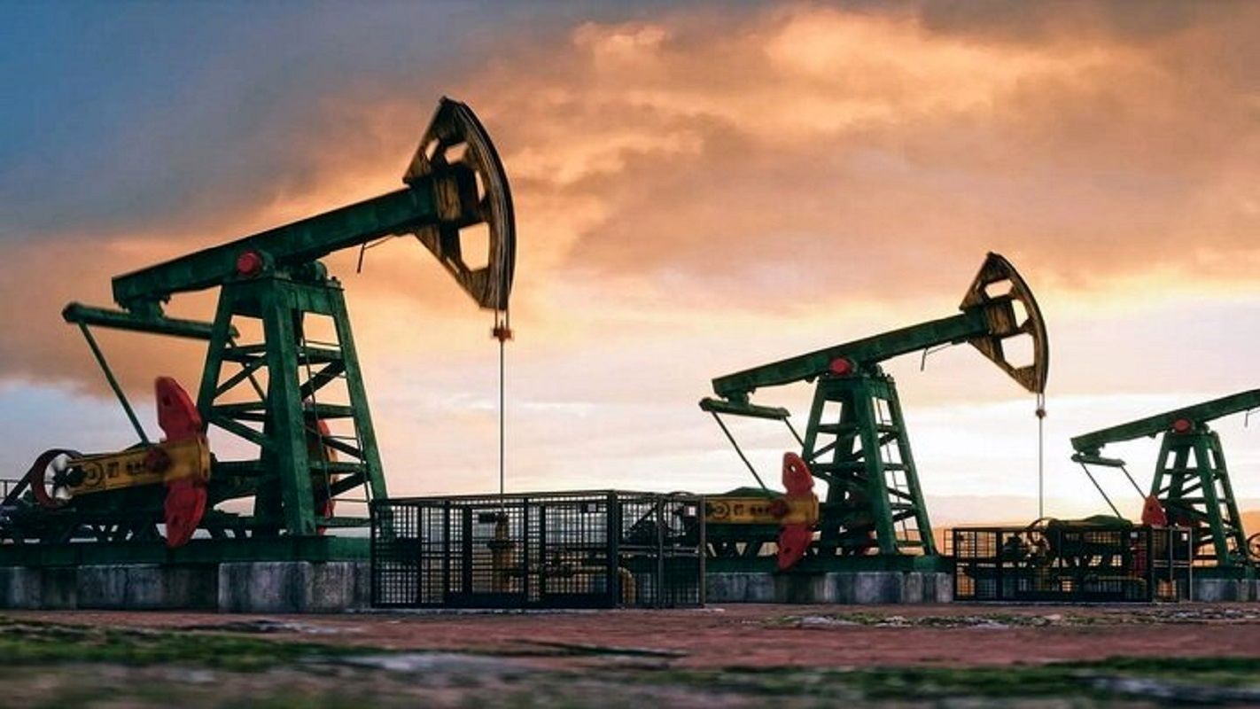 قیمت نفت در بازارهای جهانی کاهشی شد / طوفان بریل نفت را به تلاطم انداخت