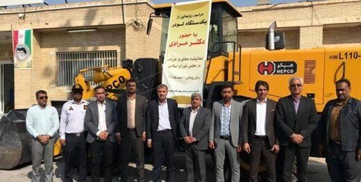 تصویر یک نماینده مجلس با لودر دردساز شد!+عکس