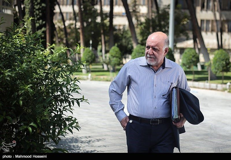 وزیر نفت: رقم جدیدی از بدهی‌های بابک زنجانی به ما نرسیده است / دولت سهمیه‌بندی بنزین را پیگیری می‌کند