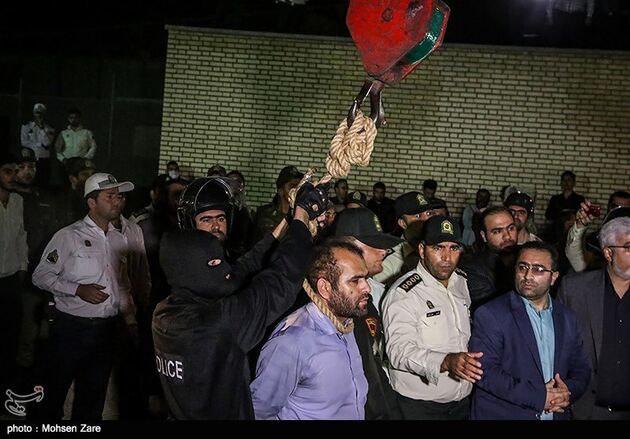عکس های کامل مراسم اعدام قاتل آتنا اصلانی