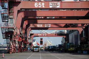 صادرات زیر ضرب تنش‌های سیاسی | کوهنورد: تولیدکنندگان توان جایگزینی مواد اولیه را با قیمت‌های جدید ندارند 