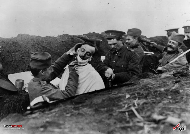 سال 1916 : اصلاح صورت سربازان در جنگ جهانی اول
