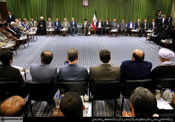 دیدار شاعران با رهبری