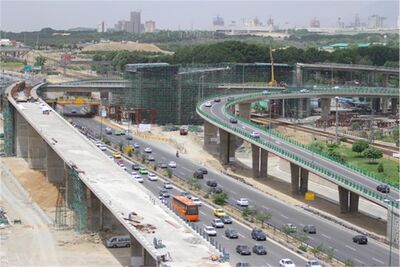 تصادف اتوبوس با 6 خودرو در اتوبان باکری
