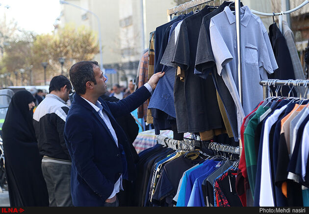 دستفروشی در خیابان ناصرخسرو