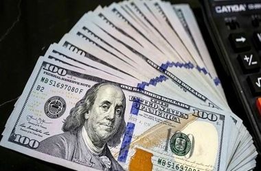 قیمت دلار بالاتر می رود؟/ احتمال ورود بانک مرکزی برای کنترل قیمت ارز