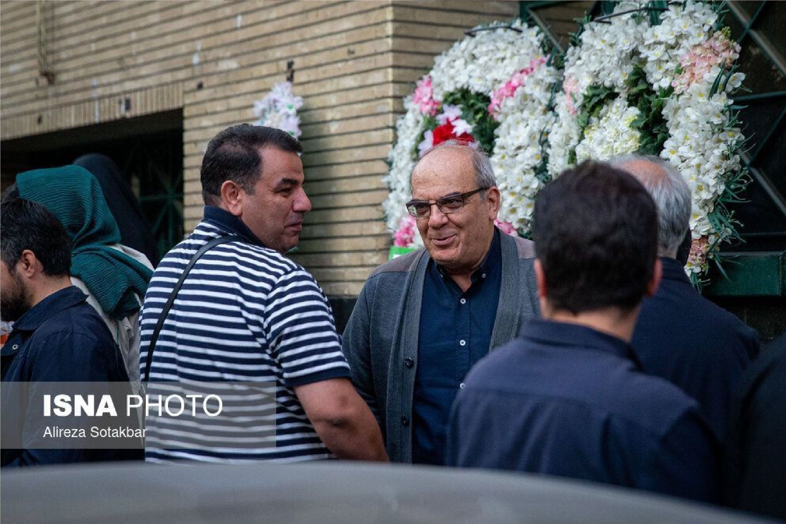 حضور فعالان سیاسی اصلاح‌طلب در مراسم ترحیم سیدمحمد تاج‌زاده / کرباسچی و کواکبیان هم بودند + فیلم