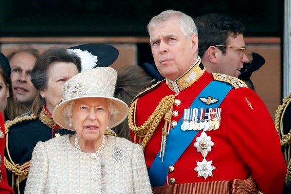 عدم حضور فرزند ملکه انگلیس در مراسم رسمی به دلیل رسوایی اخلاقی
