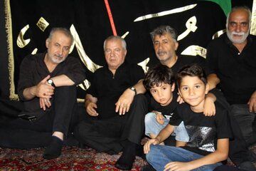 علی پروین و رضا درویش در مراسم عزاداری امام حسین+عکس