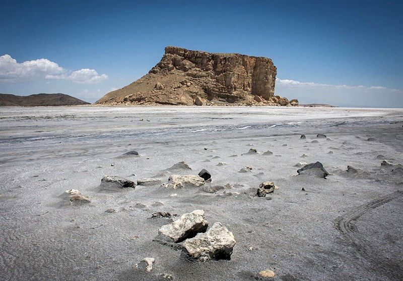 دریاچه ارومیه در یک قدمی مرگ / 90 درصد دریاچه  کامل خشک شده است