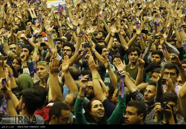 تصاویر همایش حامیان حسن روحانی در ورزشگاه آزادی