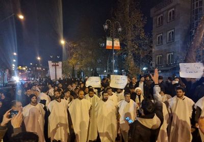 تجمع شبانه دانشجویان و طلاب در پی شهادت سردار موسوی 