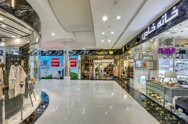 سایه جنگ بر بازار شب عید پوشاک | امامی: اعتراضات و جنگ محاسبات را بهم ریخت | فروشگاه‌ها باز هستند اما خریدار نیست