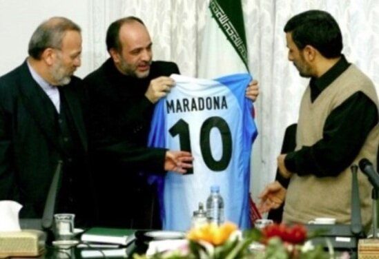 پیام سیاسی احمدی‌نژاد برای درگذشت مارادونا

