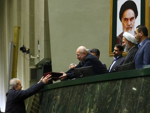 بودجه ۱۴۰۶ در تنگنای نفت و رکود | محمودی‌اصل: چه جنگ شود چه توافق، دولت باید شرایط سیاسی و منطقه‌ای را تغییر دهد