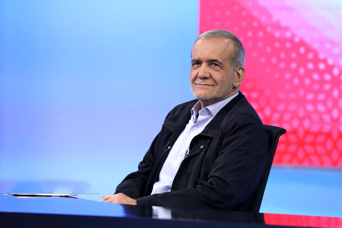 پزشکیان: هیچ ایرانی حاضر نیست حتی یک وجب کشورش محل تاخت و تاز اجنبی شود