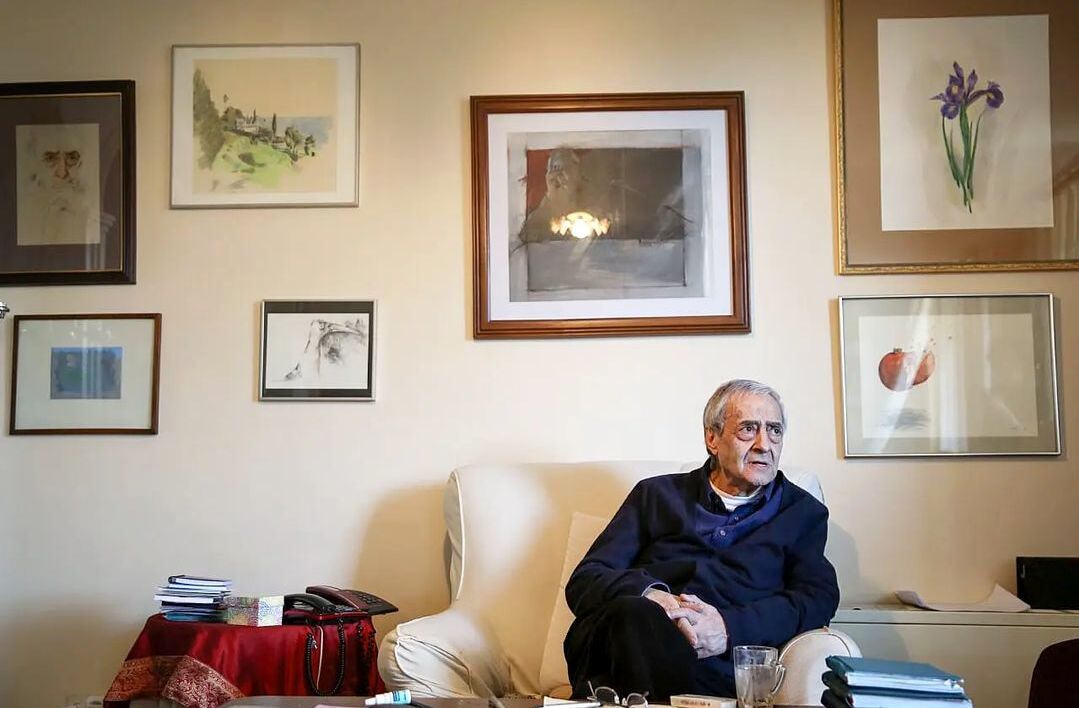 ترخیص «احمدرضا احمدی» از بیمارستان / شاعر به خانه برگشت