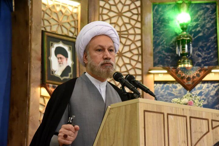 امام جمعه شیراز: غربی‌ها با خدا قهر کرده اند / دادستان فارس موضوع عفاف و حجاب را پیگیری کند