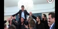 سواری بشار اسد روی دوش اسرای آزاد شده سوری!