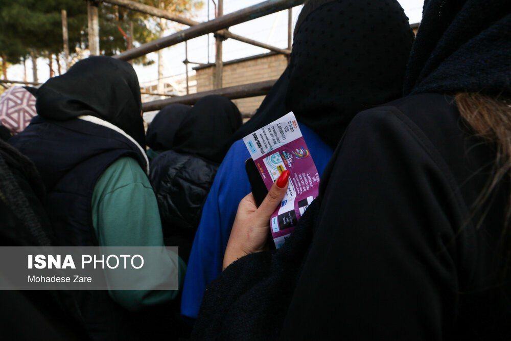 از راه ندادن بانوان در استادیوم مشهد تا ریختن فلفل بر صورت آنها
