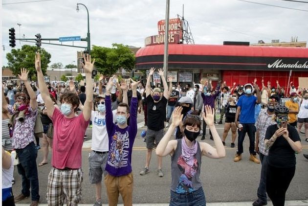 تصاویر اعتراضات آمریکا | آتش و خشم در مینیاپولیس/ سفیدوسیاه علیه نژادپرستی
