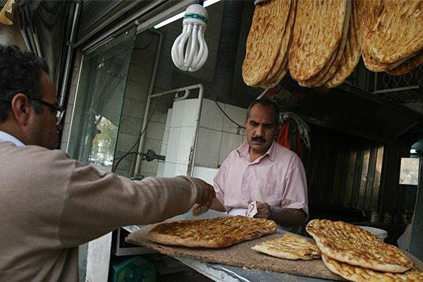 دود گرانی نان به چشم کارگران رفت / دیواری کوتاه تر از دیوار کارگران پیدا نمی شود؟