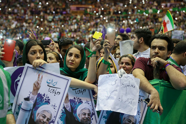 تصاویر همایش حامیان حسن روحانی در ورزشگاه آزادی (2)